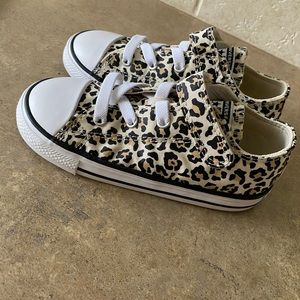 Leopard converse